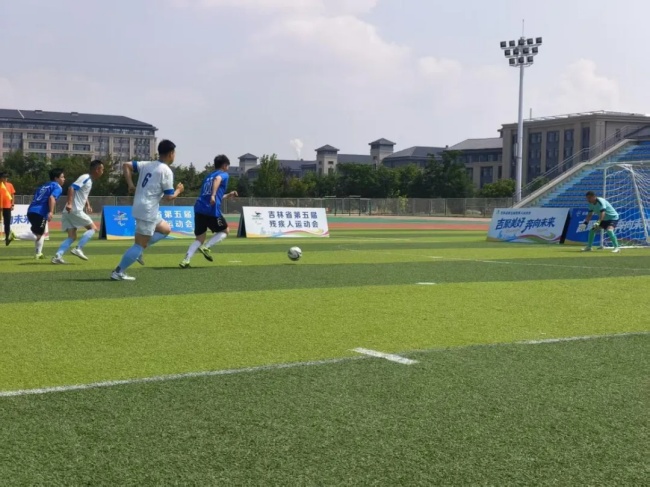 图为比赛现场