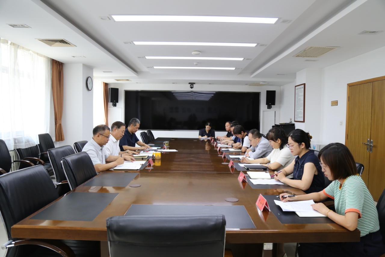 图为会议现场 图为会议现场
