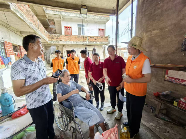 图为钦州市残联走访现场 图为钦州市残联走访现场