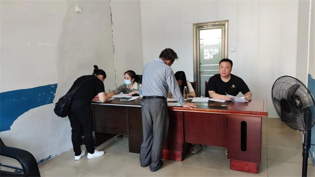 图为在中方县慷复医院进行集中评残工作 图为在中方县慷复医院进行集中评残工作