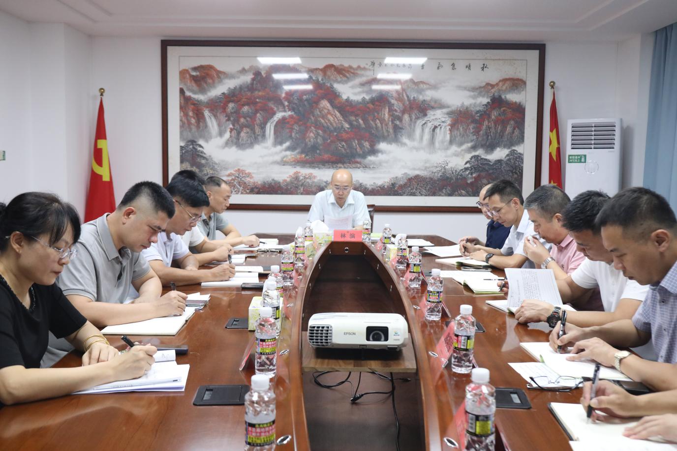 图片为会议现场图片 图片为会议现场图片