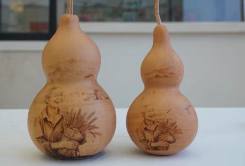 图为葫芦工艺品制作项目第一名获奖选手石家庄市卢红涛作品 图为葫芦工艺品制作项目第一名获奖选手石家庄市卢红涛作品