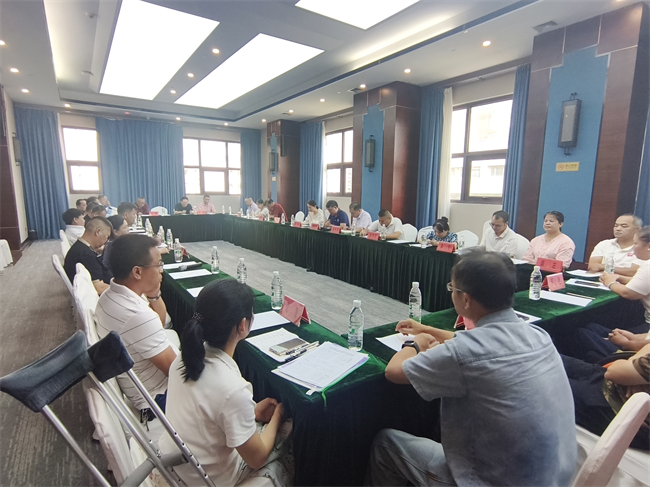 图为座谈会现场