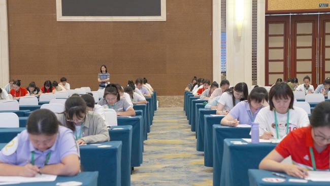 图为比赛现场 图为比赛现场