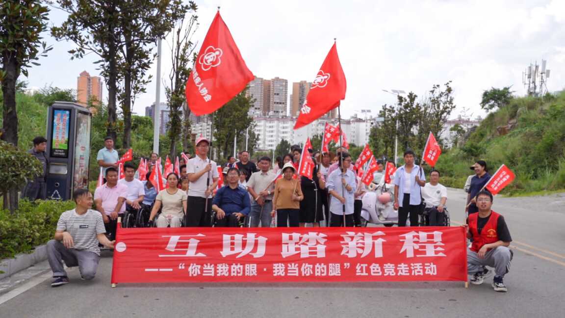 图为红色竞走活动合影 图为红色竞走活动合影