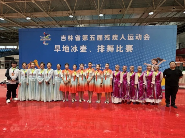 图为比赛现场 图为比赛现场