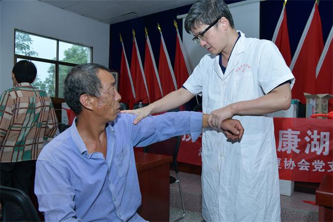 图为活动现场 图为活动现场