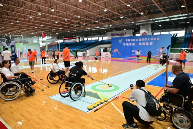 图为比赛现场 图为比赛现场