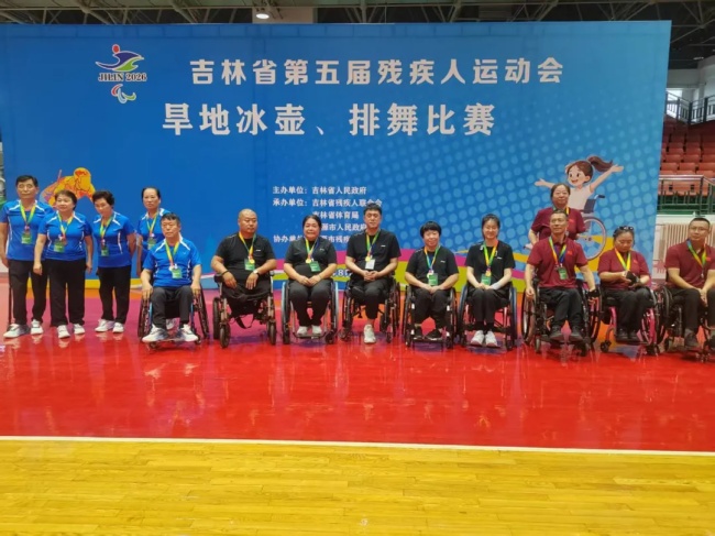 图为比赛现场 图为比赛现场