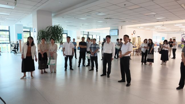 图为现场观摩