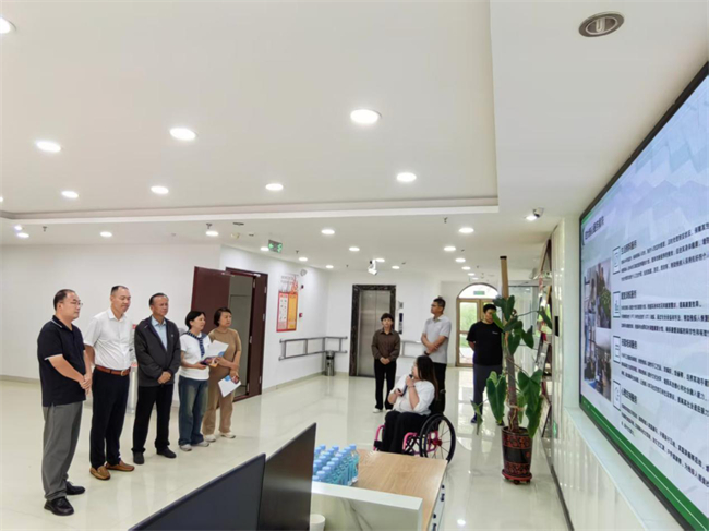 图为调研组在东胜区残疾人托养中心调研 图为调研组在东胜区残疾人托养中心调研