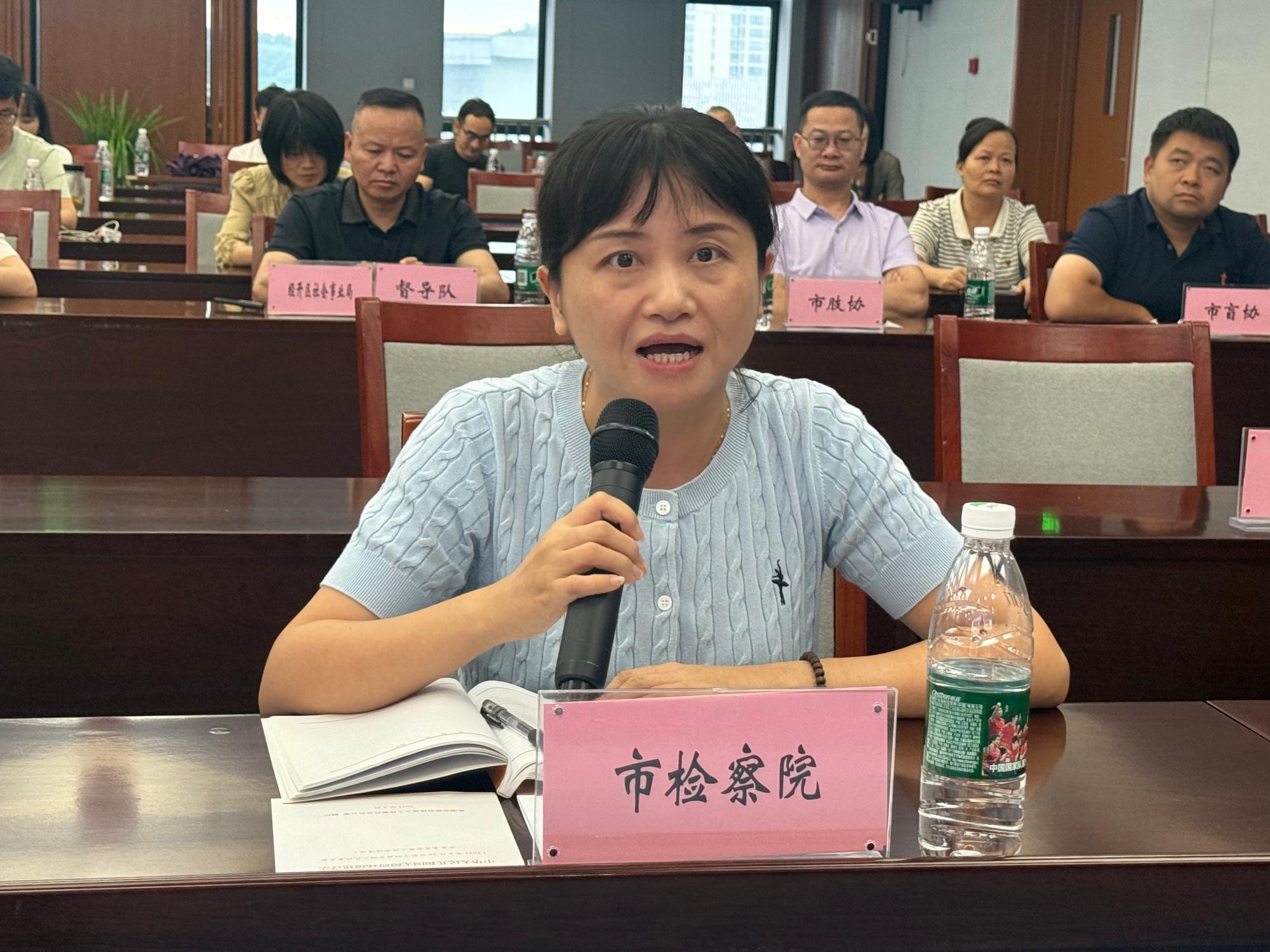 图为与市检察院现场互动答疑环节 图为与市检察院现场互动答疑环节