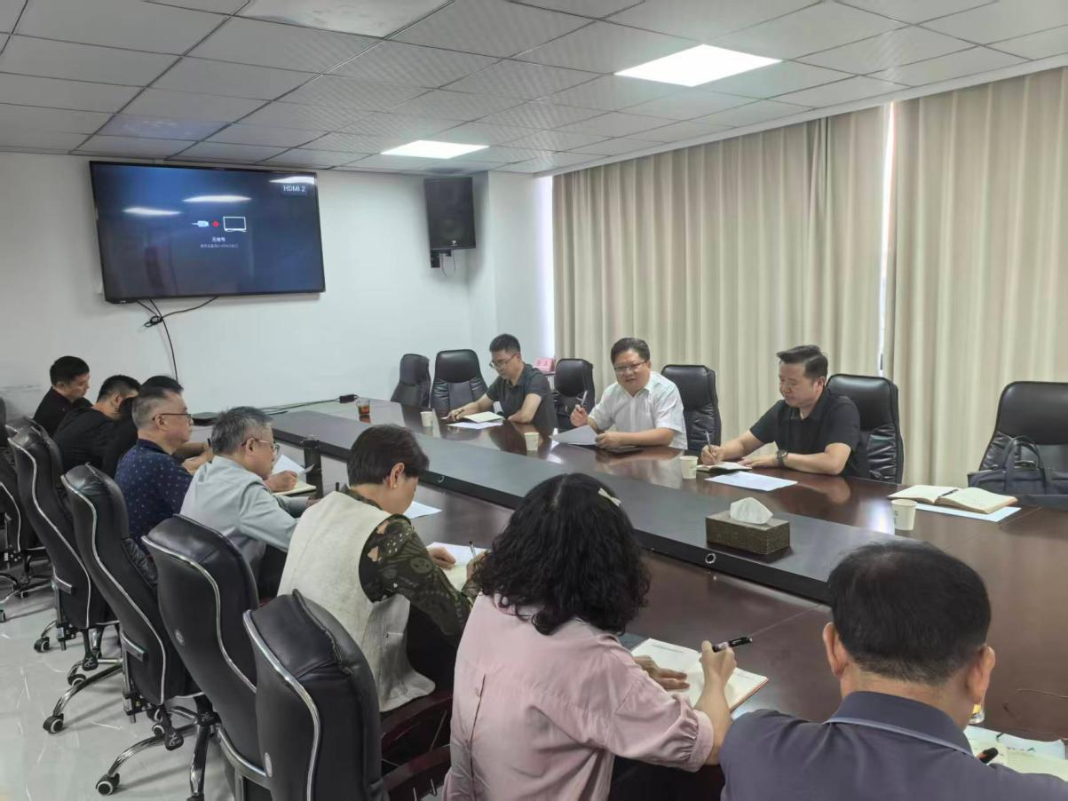图为会议现场 图为会议现场