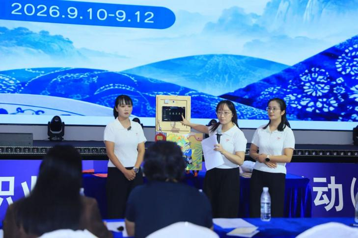 图为活动现场 图为活动现场