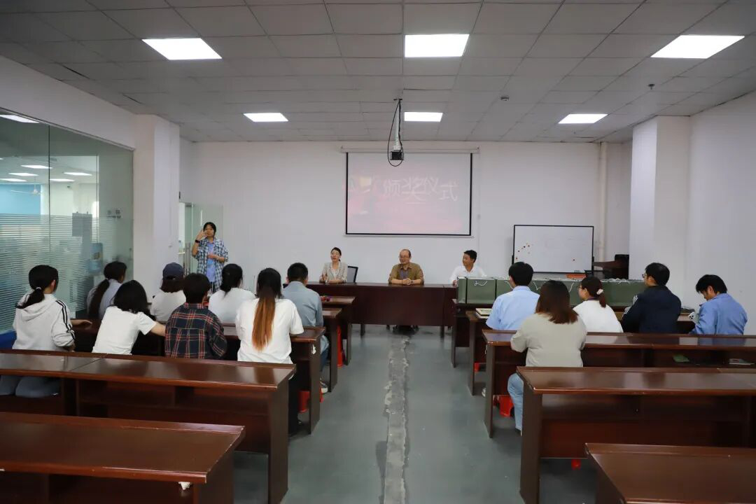 图为活动现场