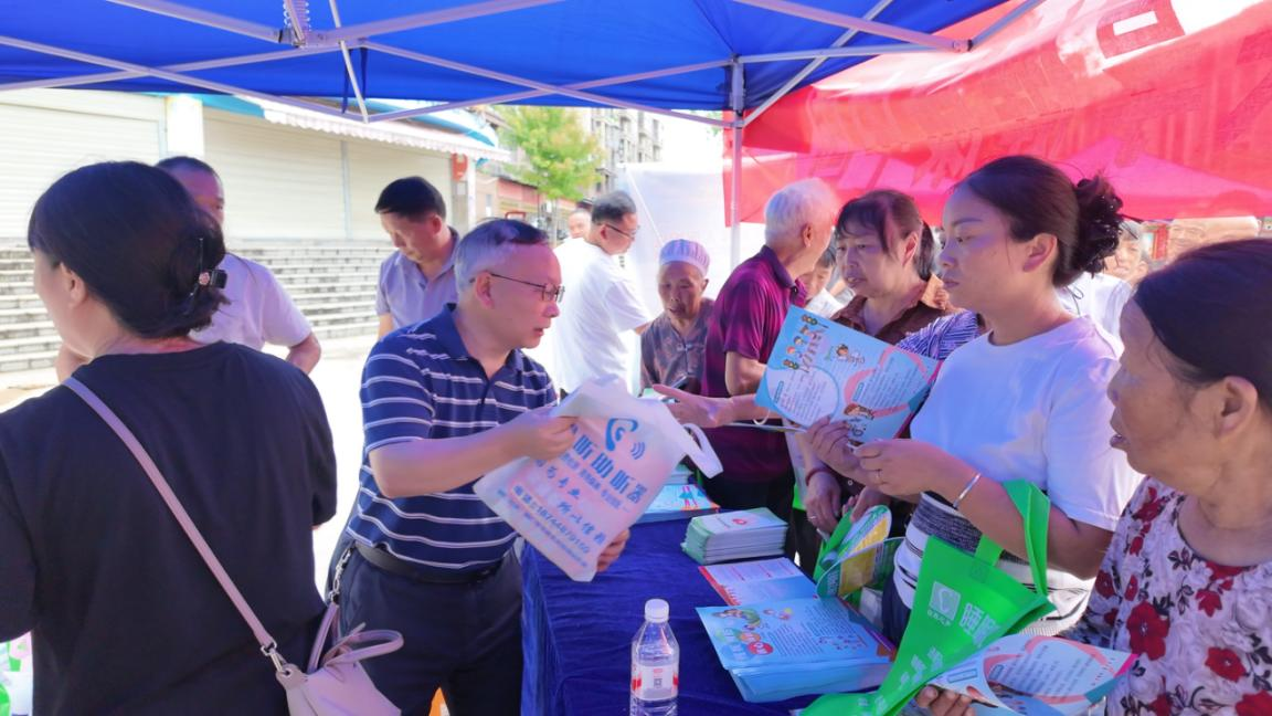 图为活动现场 图为活动现场