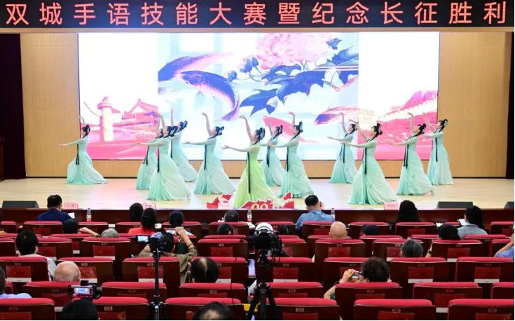 图为活动现场 图为活动现场