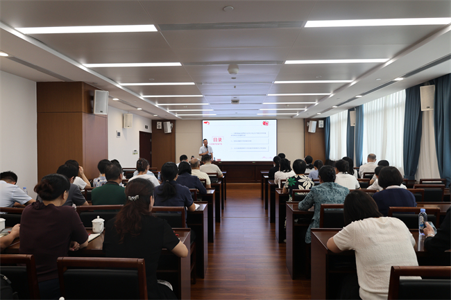 图为专题辅导讲座现场 图为专题辅导讲座现场