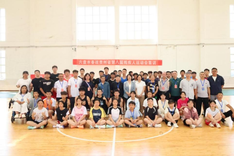 图为运动员集训现场合影 图为运动员集训现场合影
