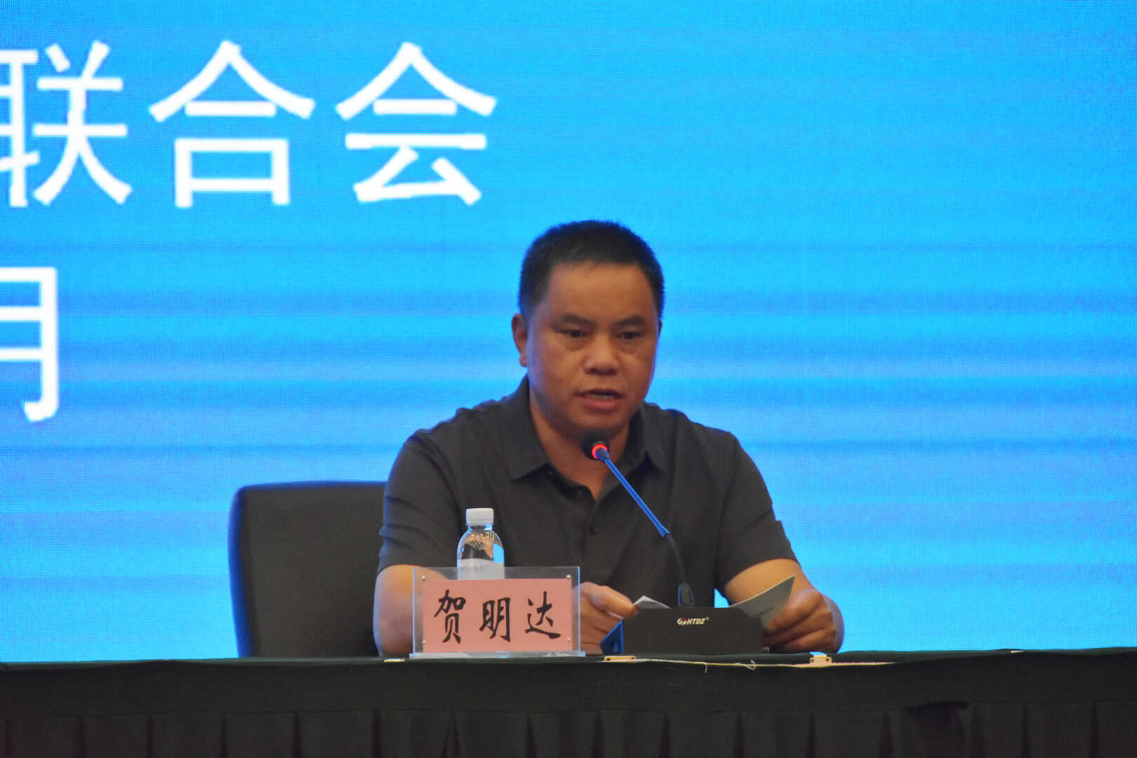 图为市残联党组书记、理事长贺明达讲话 图为市残联党组书记、理事长贺明达讲话
