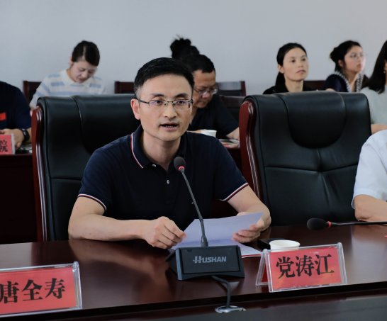 图为党涛江讲话