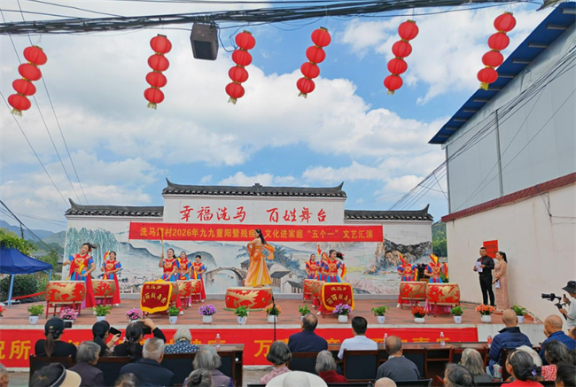 图为活动现场 图为活动现场