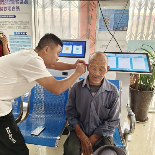 图为在玉水镇党群服务中心开展服务