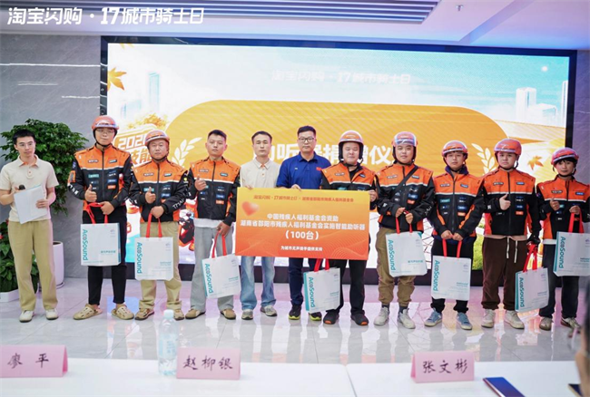 图为活动现场