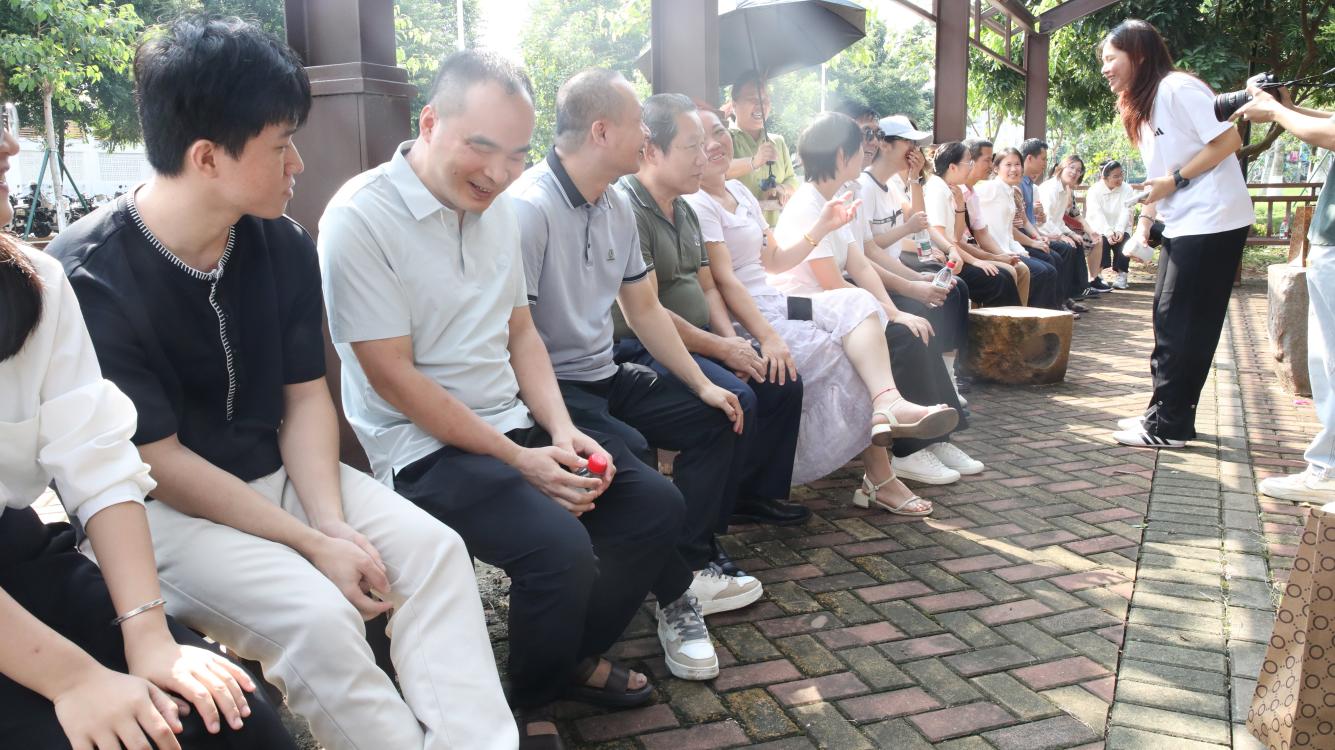 图片为活动现场图片