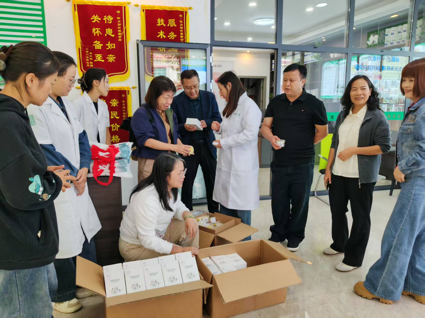 图为捐赠仪式图片 图为捐赠仪式图片